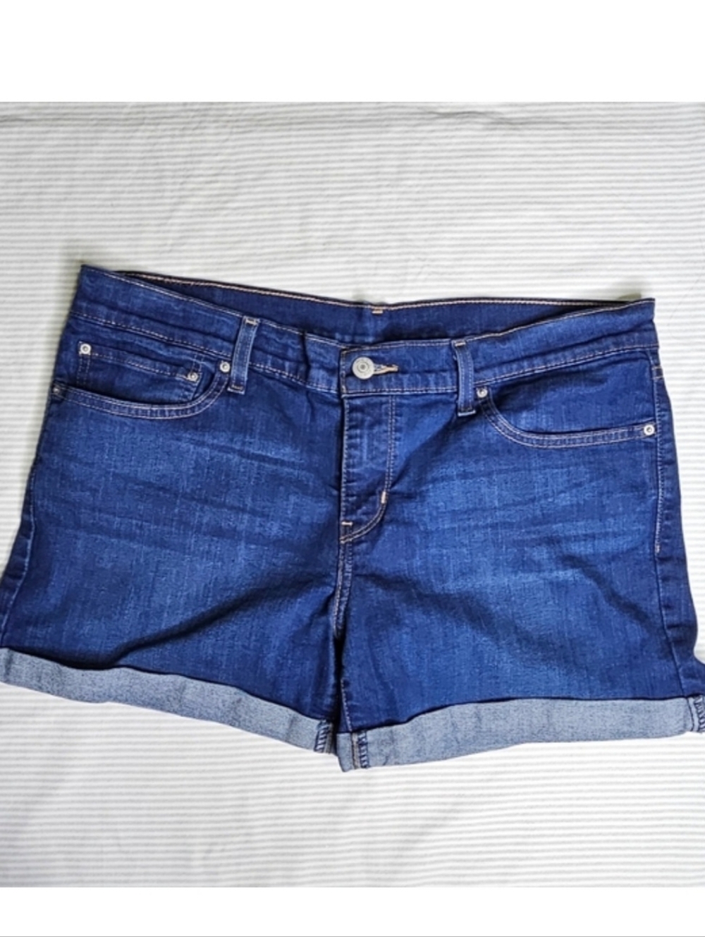 Levi's women dark wash mid rise denim shorts waist 32